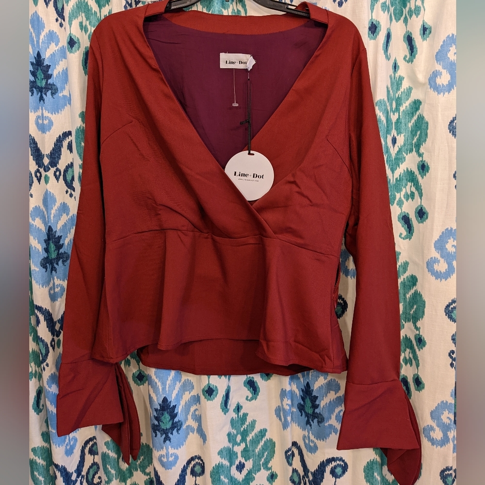 Line + Dot Maroon Top